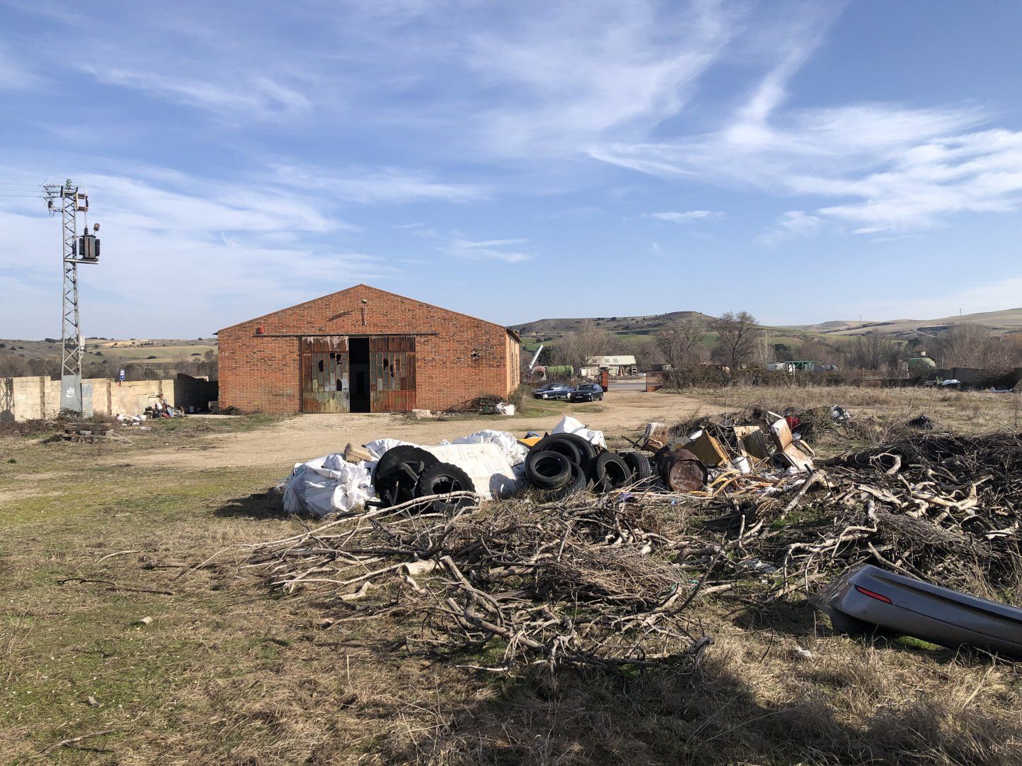 Vista exterior de Nave industrial en venta en Santa María la Real de Nieva