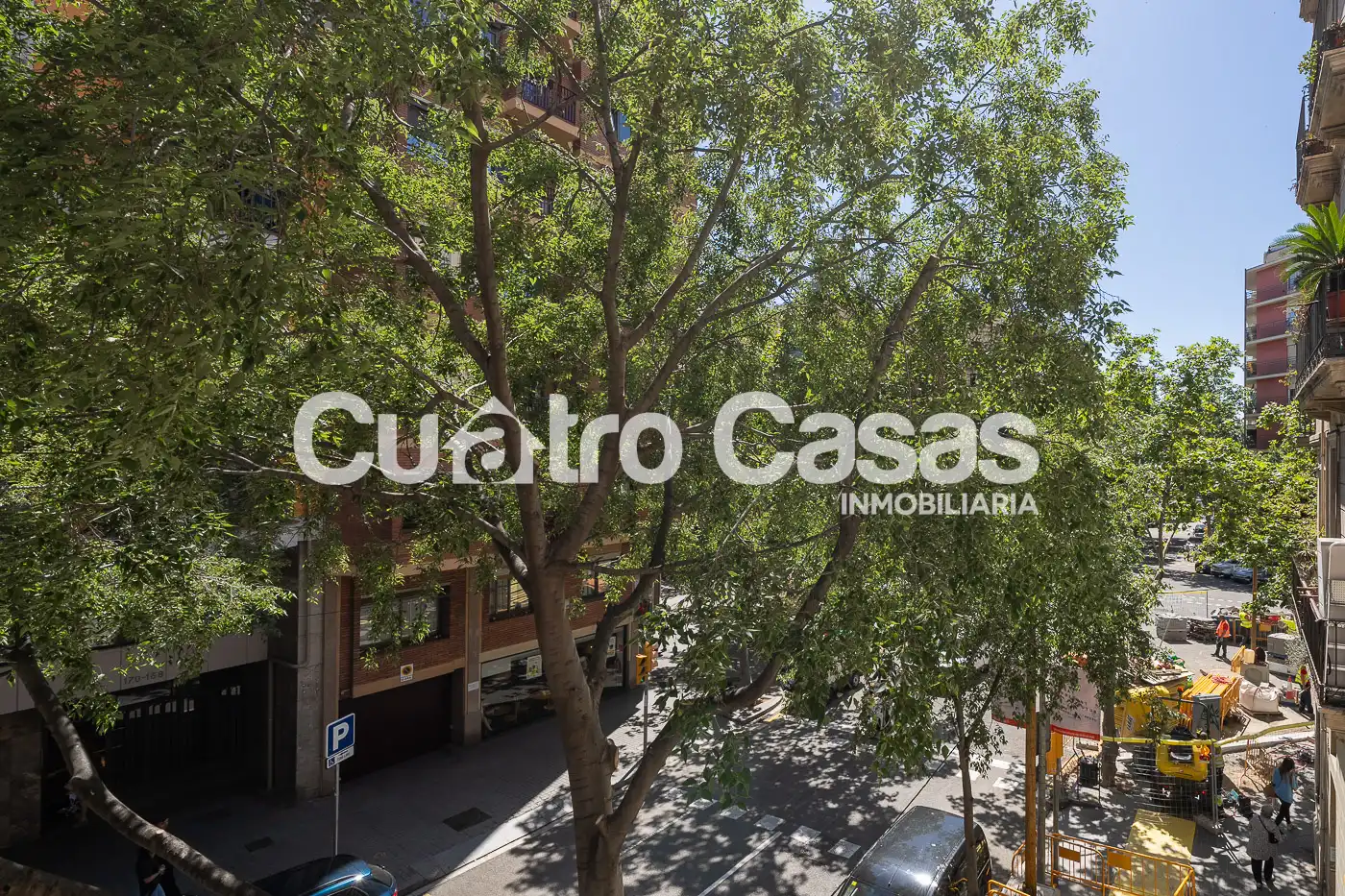 Vista exterior de Pis en venda en Barcelona amb Calefacció i Balcó