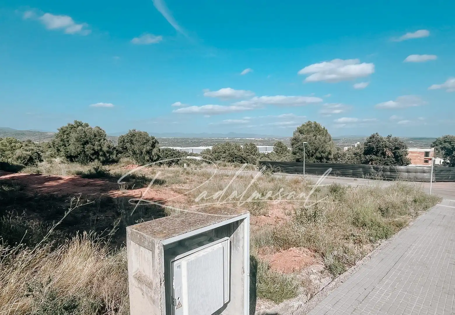 Terreno residencial en venta en Avenida de les Comarques
