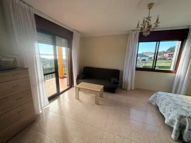 Sala d'estar de Casa o xalet en venda en Sanxenxo amb Jardí privat, Terrassa i Moblat