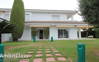 Vista exterior de Casa o xalet en venda en Alella amb Terrassa i Piscina