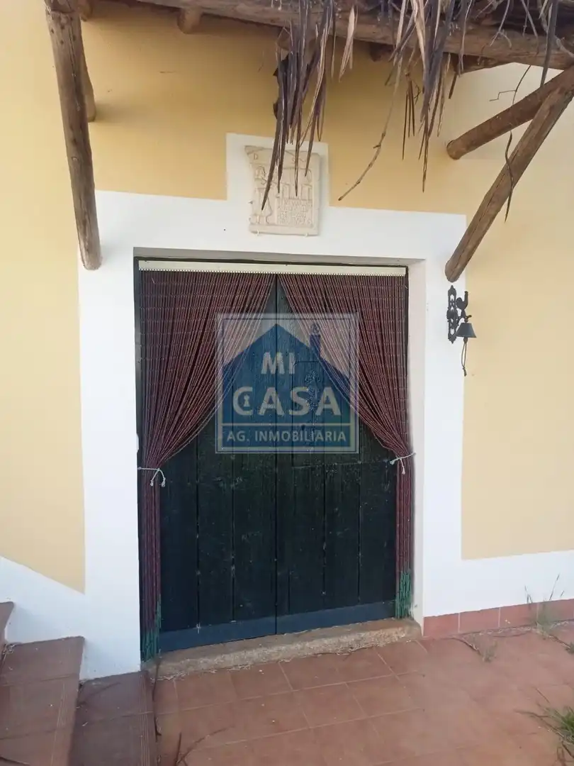 Vista exterior de Finca rústica en venta en Oliva de Mérida con Aire acondicionado, Calefacción y Terraza