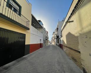 Vista exterior de Dúplex en venda en Coria del Río amb Terrassa i Balcó