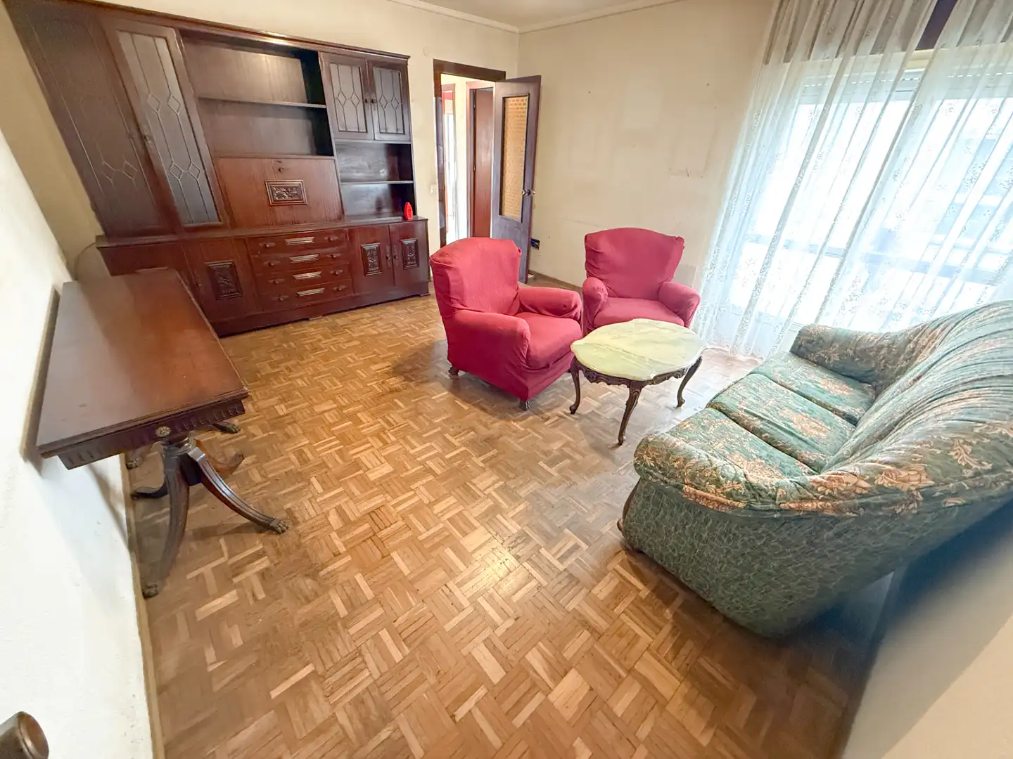 Sala d'estar de Pis en venda en Avilés amb Balcó