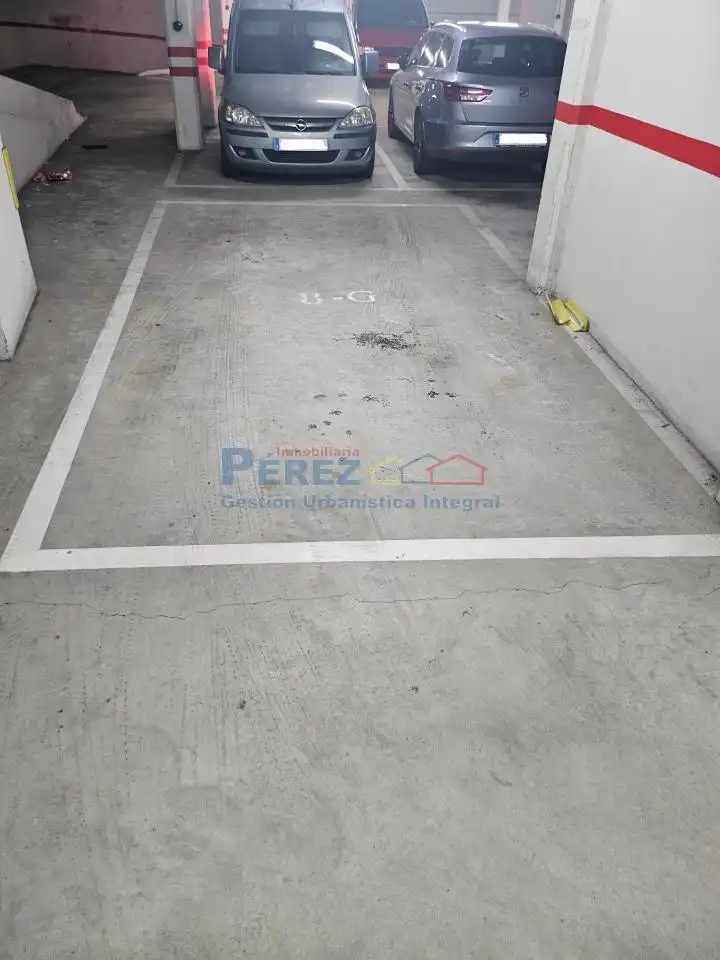 Parking de Piso de alquiler en Fene con Calefacción, Parquet y Trastero