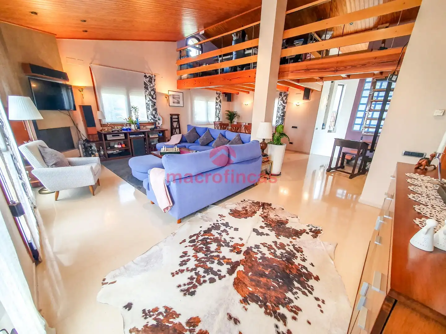 Sala d'estar de Casa o xalet en venda en Olesa de Montserrat amb Aire condicionat, Jardí privat i Terrassa