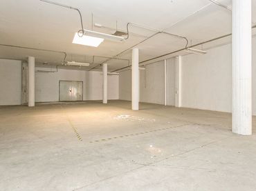 Gewerbefläche zum Verkauf in Sud