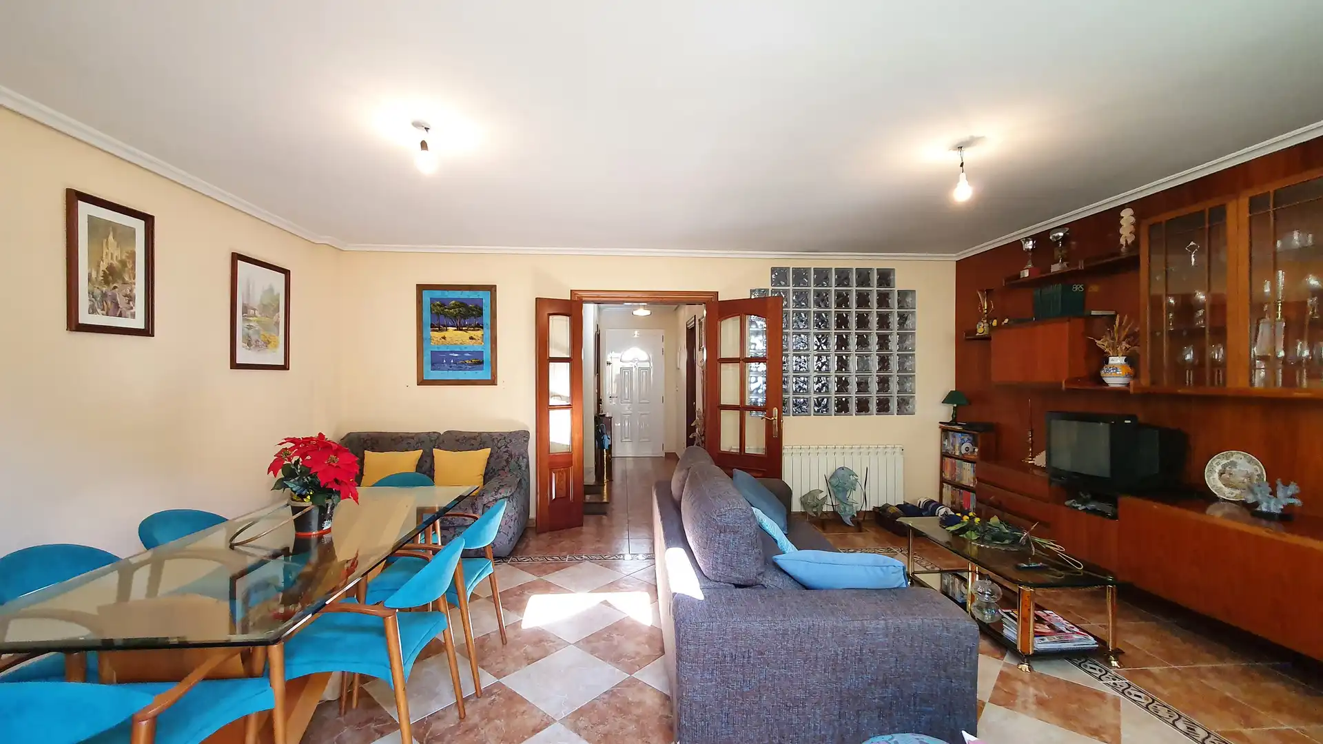 Sala d'estar de Casa adosada en venda en Dueñas amb Calefacció, Parquet i Terrassa