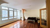 Living room of Flat for sale in Santiago de Compostela   with Oven
