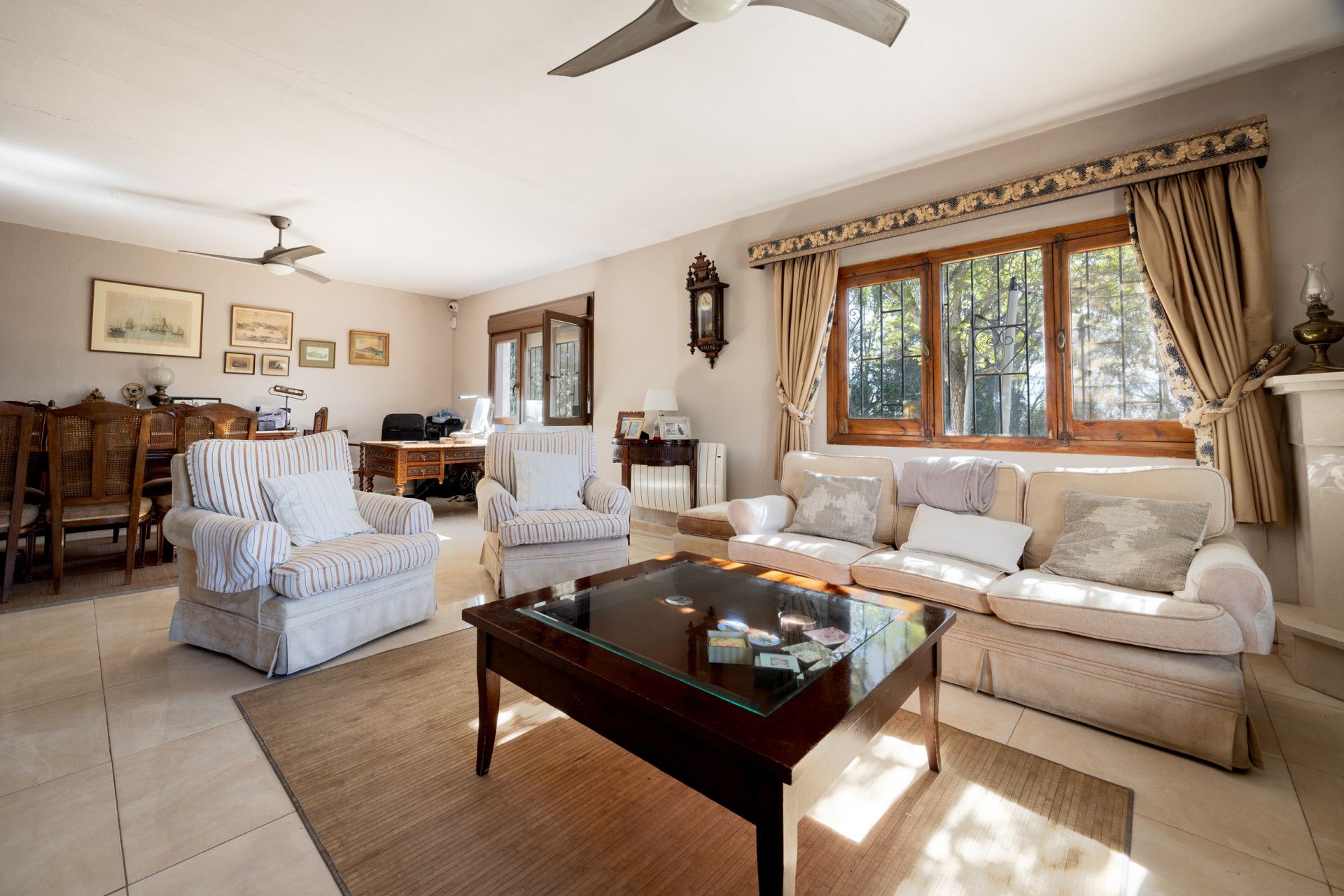 Sala d'estar de Casa o xalet en venda en Sotogrande amb Aire condicionat, Jardí privat i Terrassa