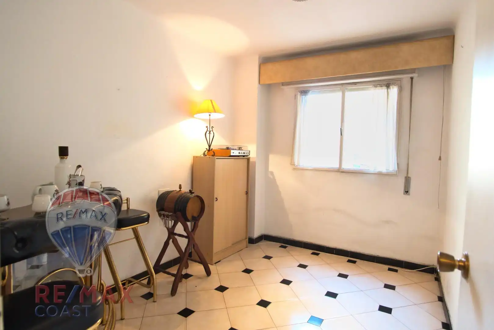 Habitación de Piso en venta en Málaga con Terraza y Alarma