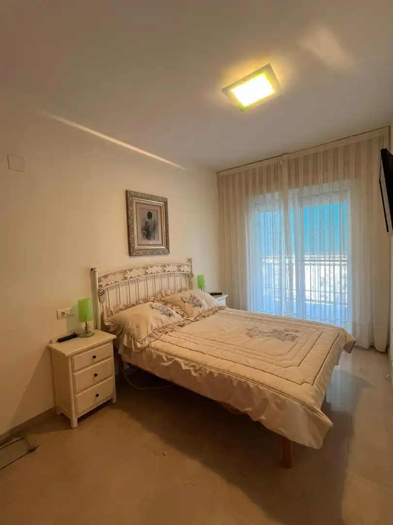 Habitación de Apartamento de alquiler en Gandia con Aire acondicionado, Calefacción y Jardín privado