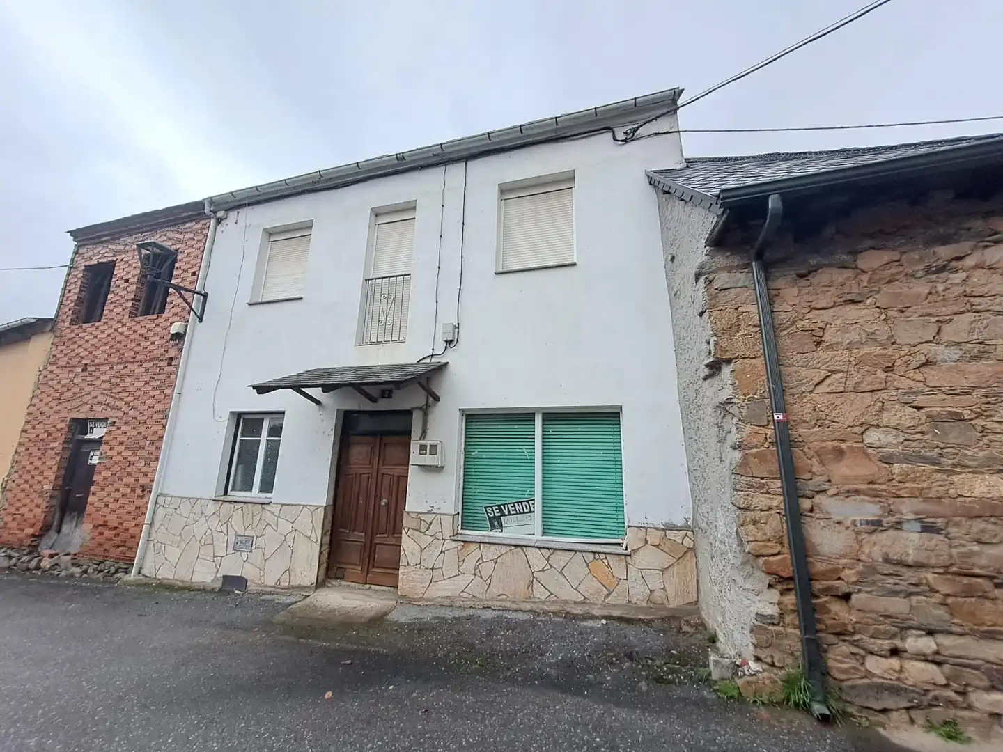 Vista exterior de Finca rústica en venda en Folgoso de la Ribera amb Calefacció i Moblat