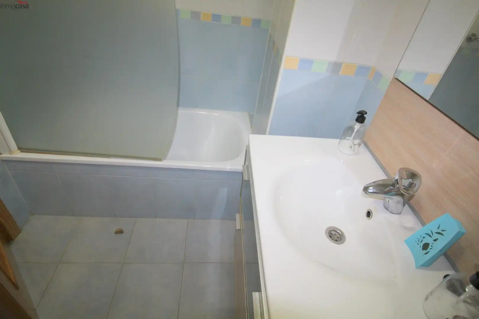 Baño de Piso de alquiler en Armilla con Aire acondicionado, Jardín privado y Amueblado