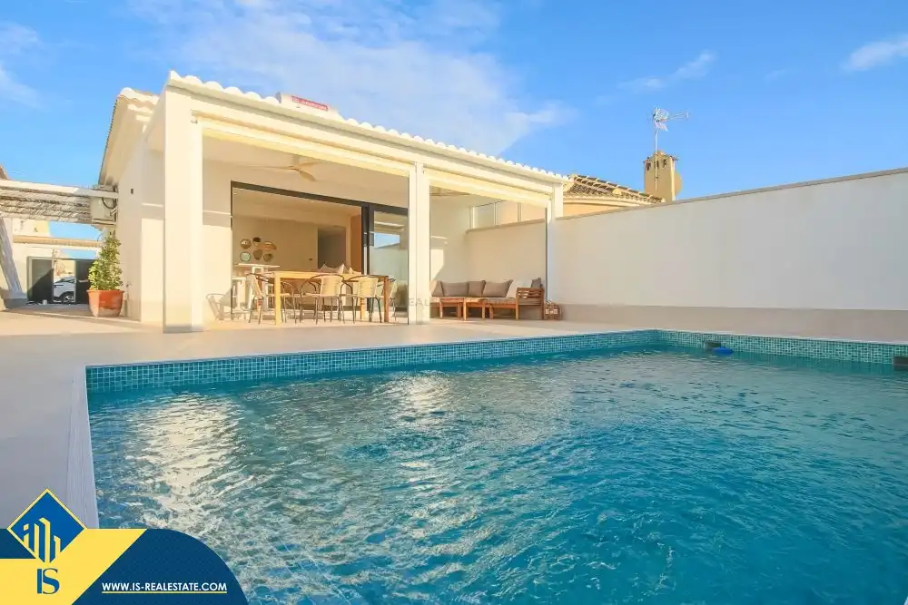 Chalet con piscina en venta en Zona Carrefour - Urbanizaciones, imagen 2