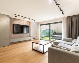 Sala d'estar de Pis en venda en Castelldefels amb Aire condicionat, Jardí privat i Terrassa