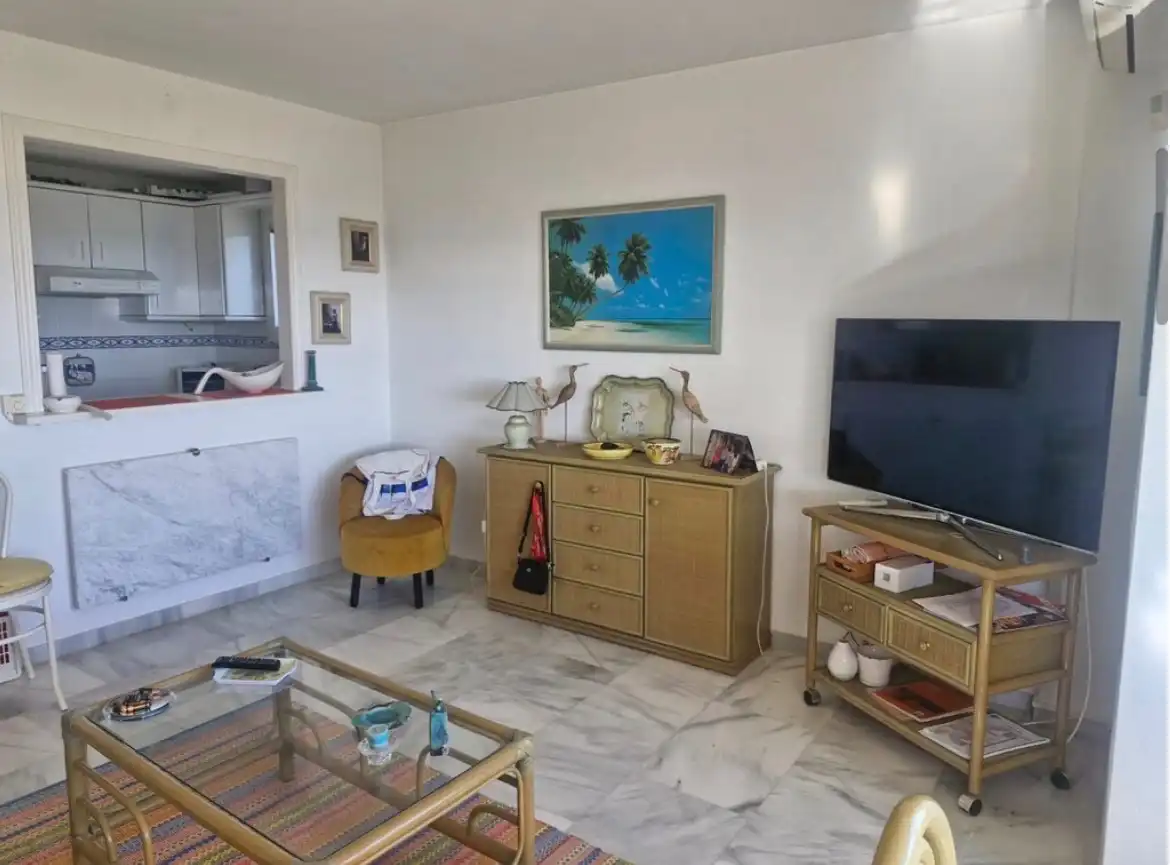 Wohnzimmer von Dachboden zum Verkauf in Marbella mit Klimaanlage, Terrasse und Möbliert