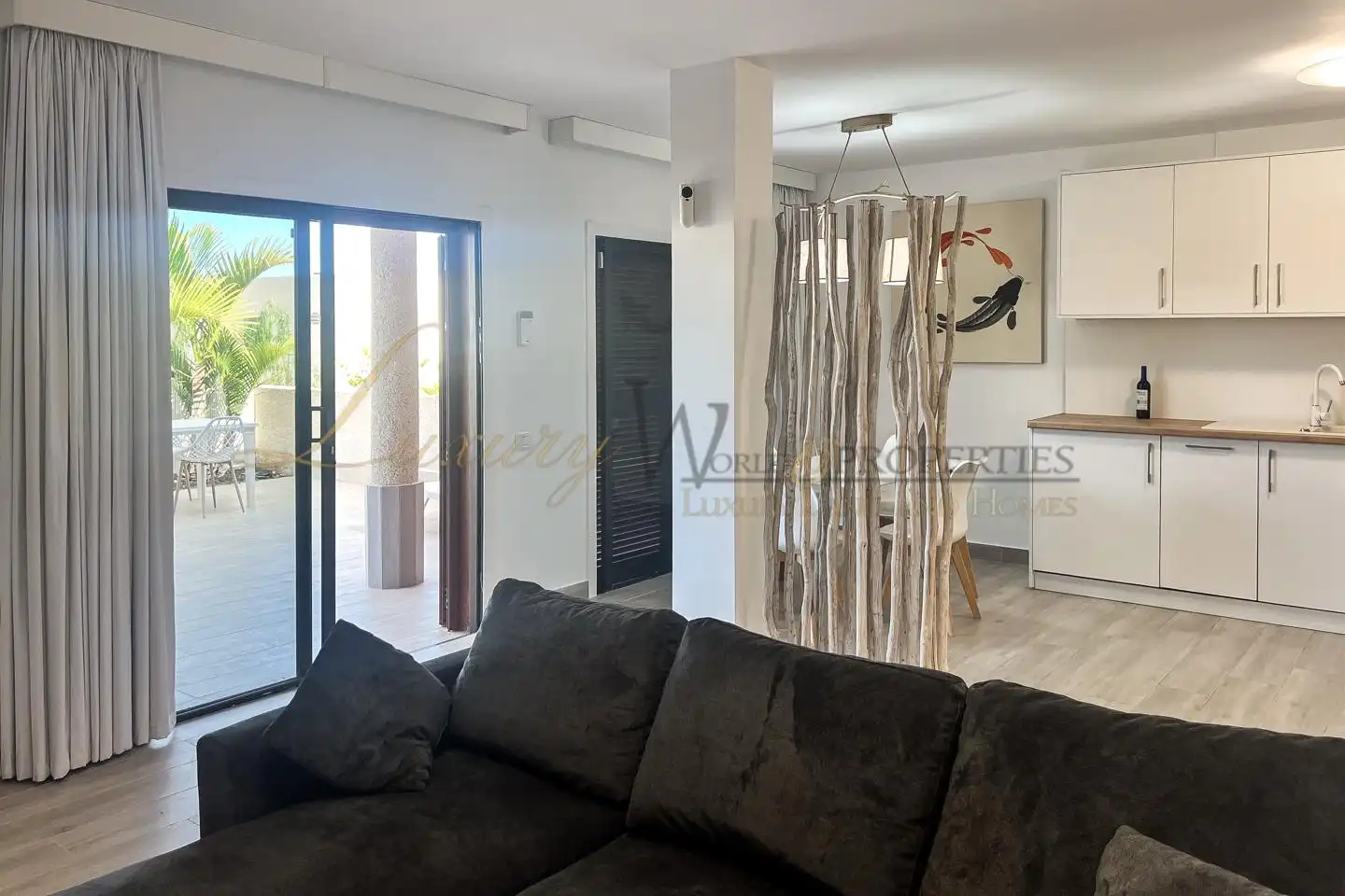 Sala d'estar de Planta baixa en venda en Santiago del Teide amb Terrassa, Moblat i Piscina comunitària
