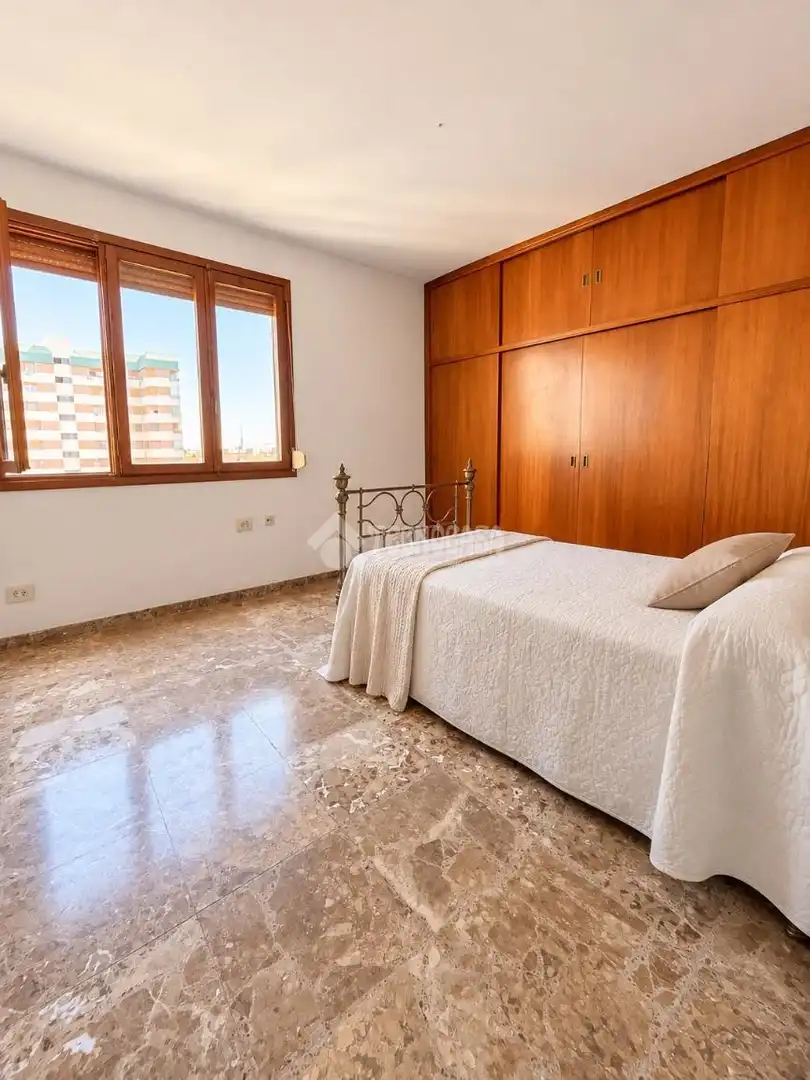 Habitación de Piso en venta en Alicante / Alacant con Terraza