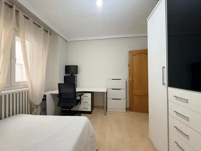 Habitación de Piso en venta en Valladolid con Calefacción y Balcón