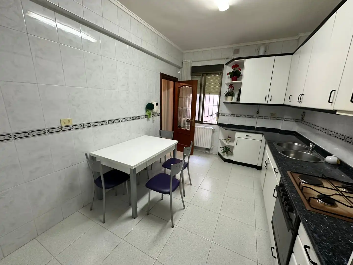 Kitchen of Flat for sale in Bilbao   with Oven, Washing machine and Balcony