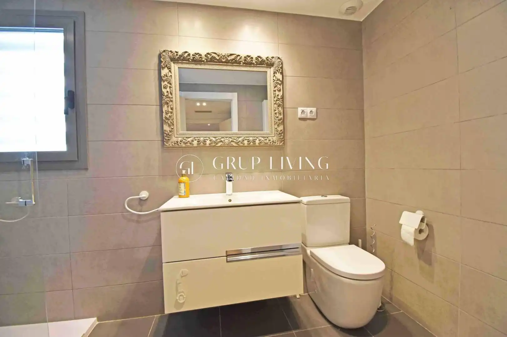 Baño de Piso en venta en Sitges con Aire acondicionado, Calefacción y Jardín privado