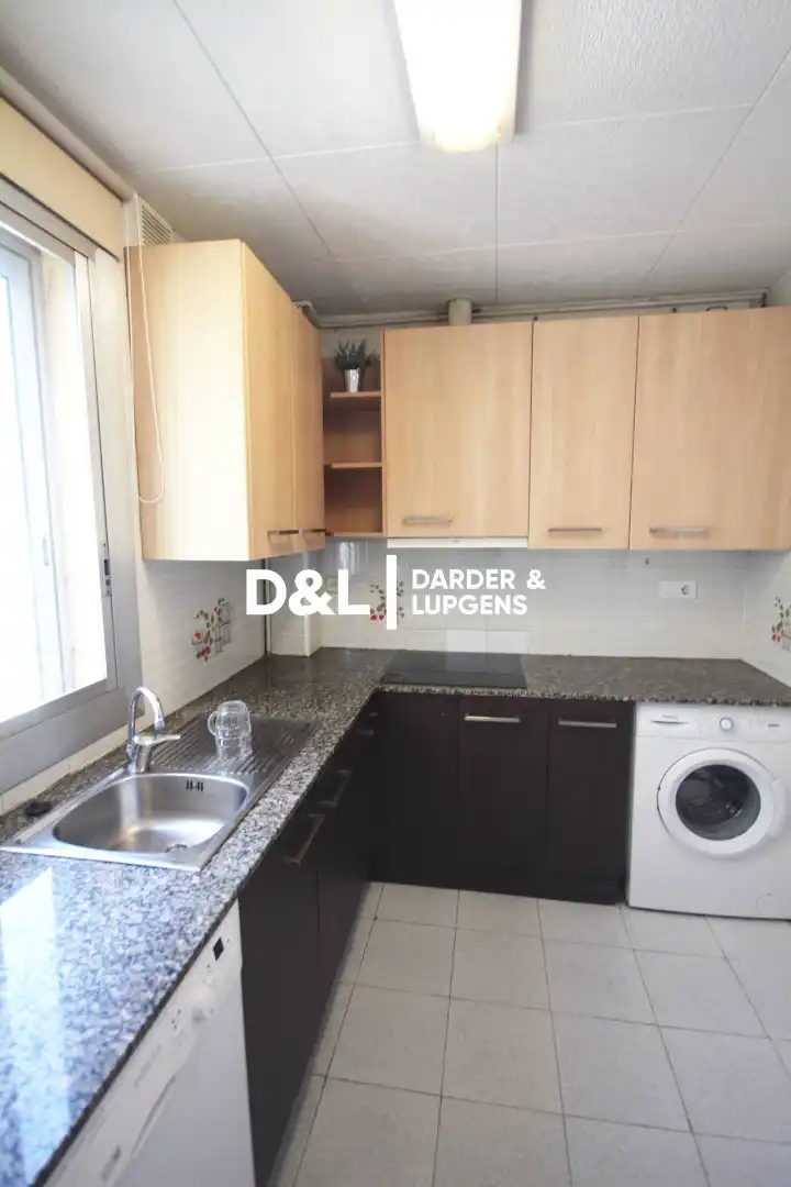 Kitchen of Flat for sale in Vilanova i la Geltrú  with Air Conditioner, Heating and Storage room