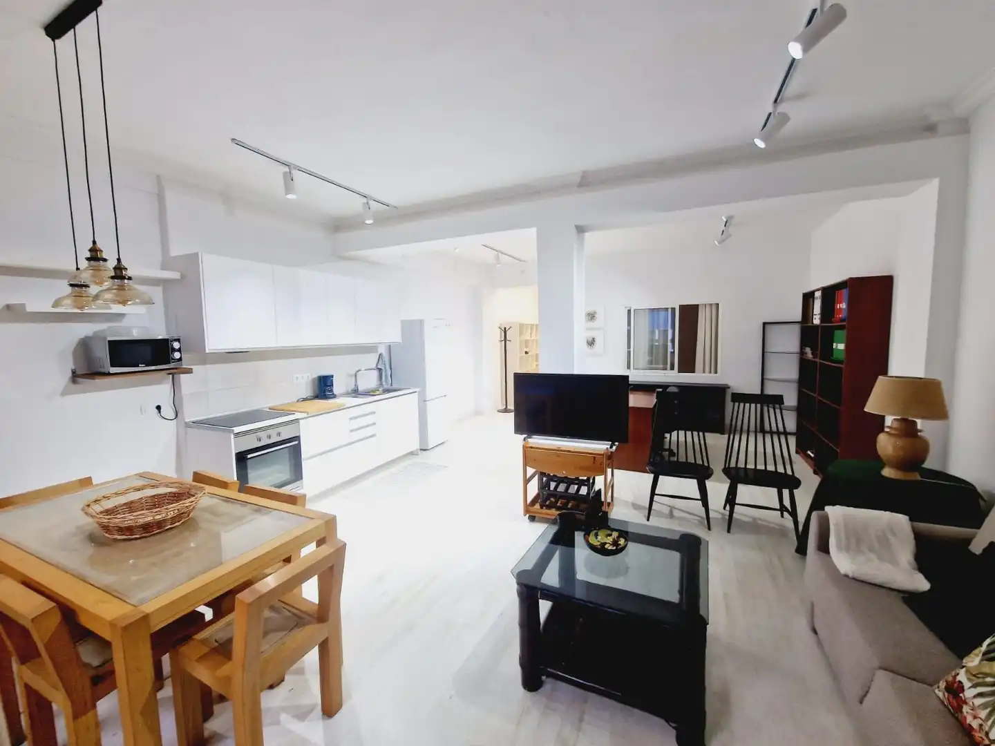 Cuina de Apartament de lloguer en Las Palmas de Gran Canaria amb Moblat