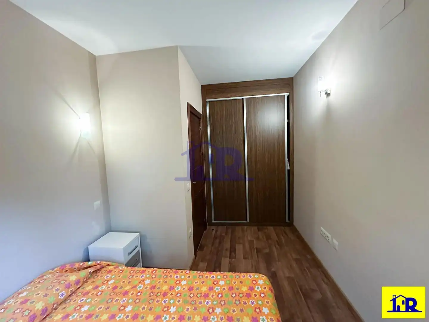Dormitori de Casa adosada en venda en Cuenca amb Calefacció i Moblat