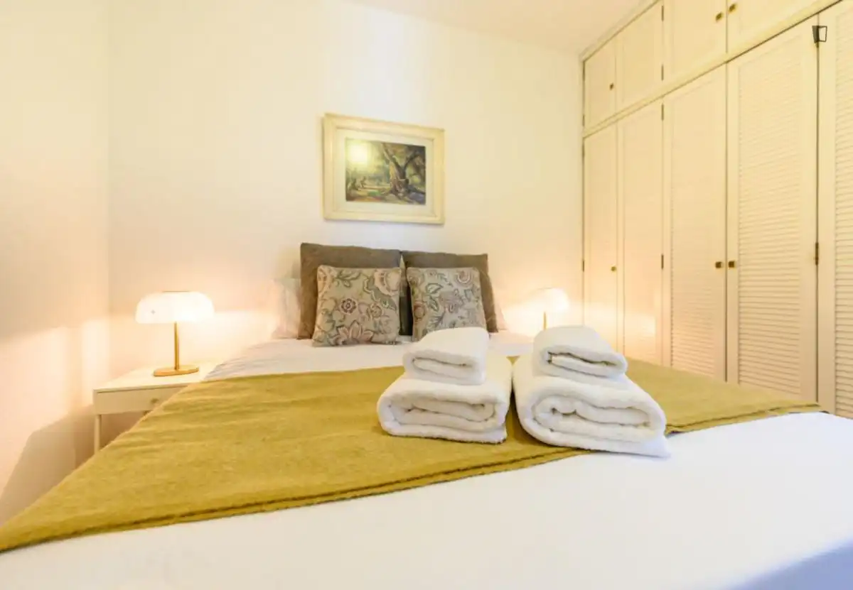 Dormitori de Apartament de lloguer en Madrid amb Aire condicionat, Moblat i Forn