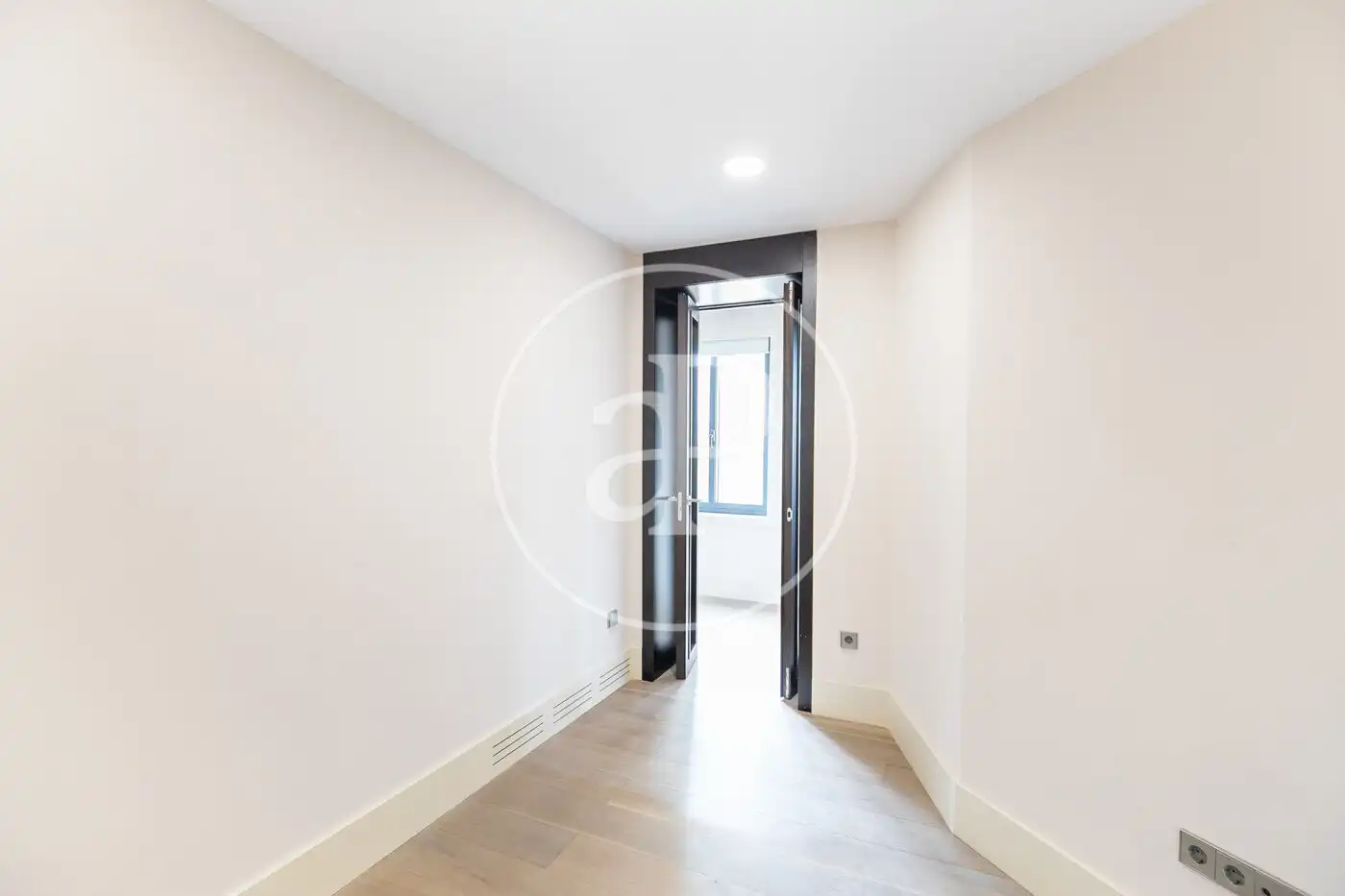 Flat for sale in Barcelona  with Air Conditioner and Heating