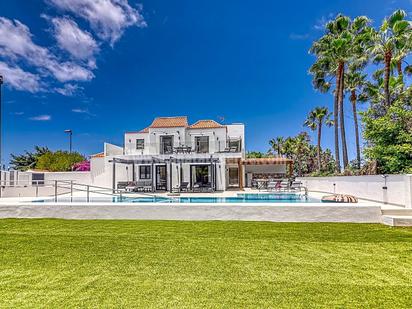 Vista exterior de Casa o xalet en venda en Puerto de la Cruz amb Aire condicionat, Piscina i Alarma