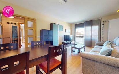 Living room of Flat for sale in Girona Capital  with Air Conditioner, Heating and Balcony