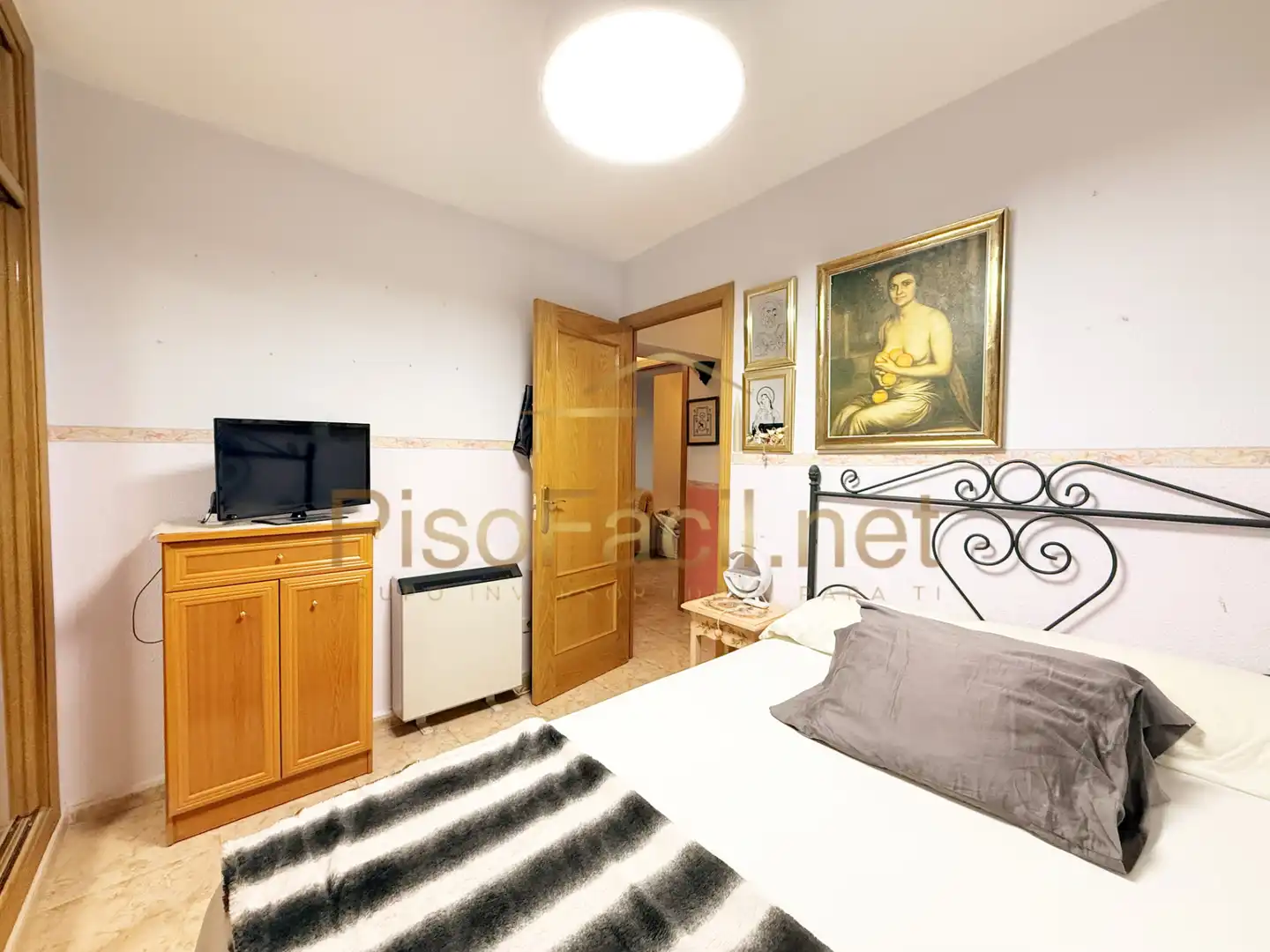 Bedroom of Commercial properties for sale in Parla  with Heating