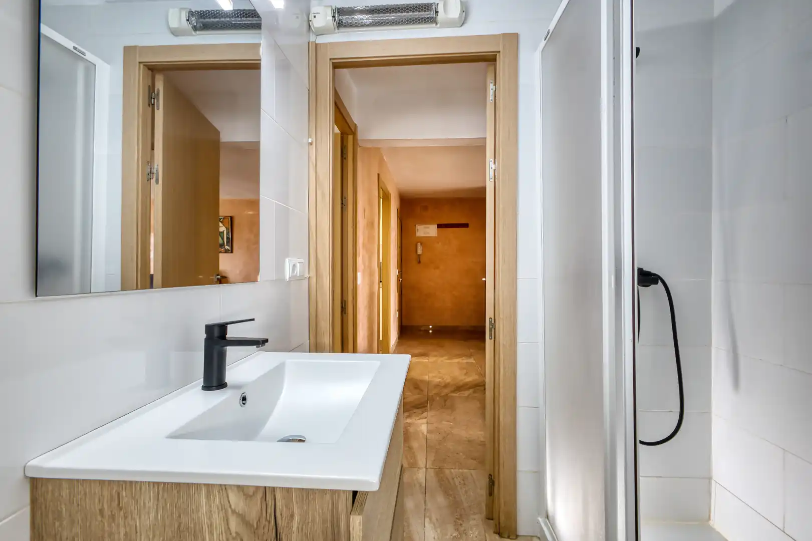 Badezimmer von Wohnungen zur Miete in Alicante / Alacant mit Klimaanlage, Heizung und Terrasse