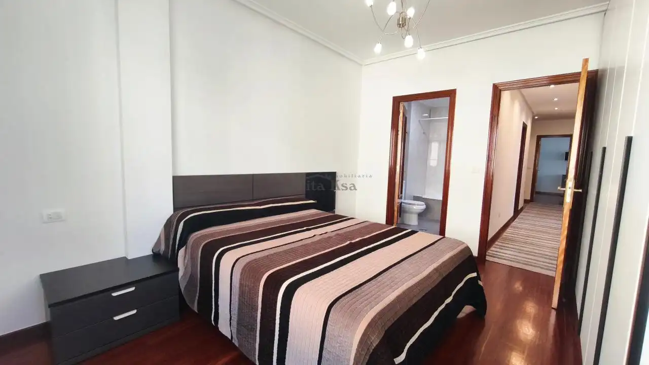 Bedroom of Flat for rent in Ourense Capital   with Heating, Parquet flooring and Storage room