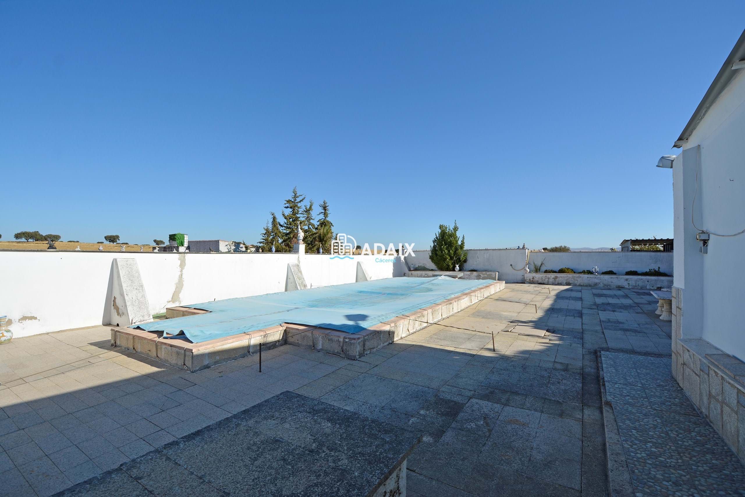 Piscina de Casa o xalet en venda en Cáceres Capital amb Aire condicionat i Traster