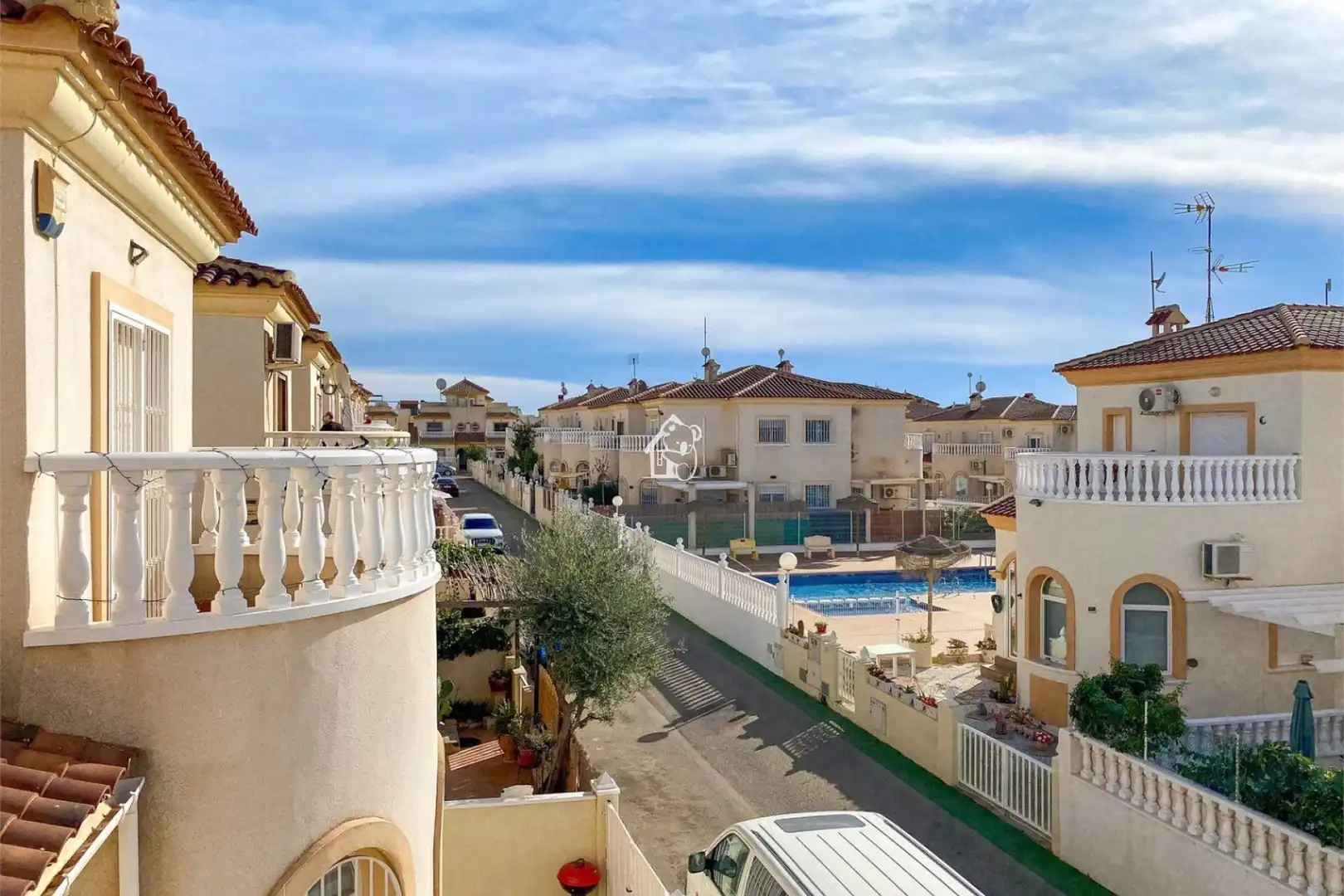 Vista exterior de Casa adosada en venda en Torrevieja amb Aire condicionat, Jardí privat i Terrassa