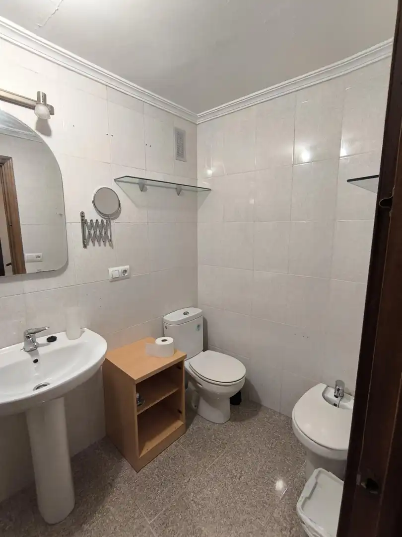 Baño de Piso de alquiler en Sevilla con Aire acondicionado, Trastero y Amueblado