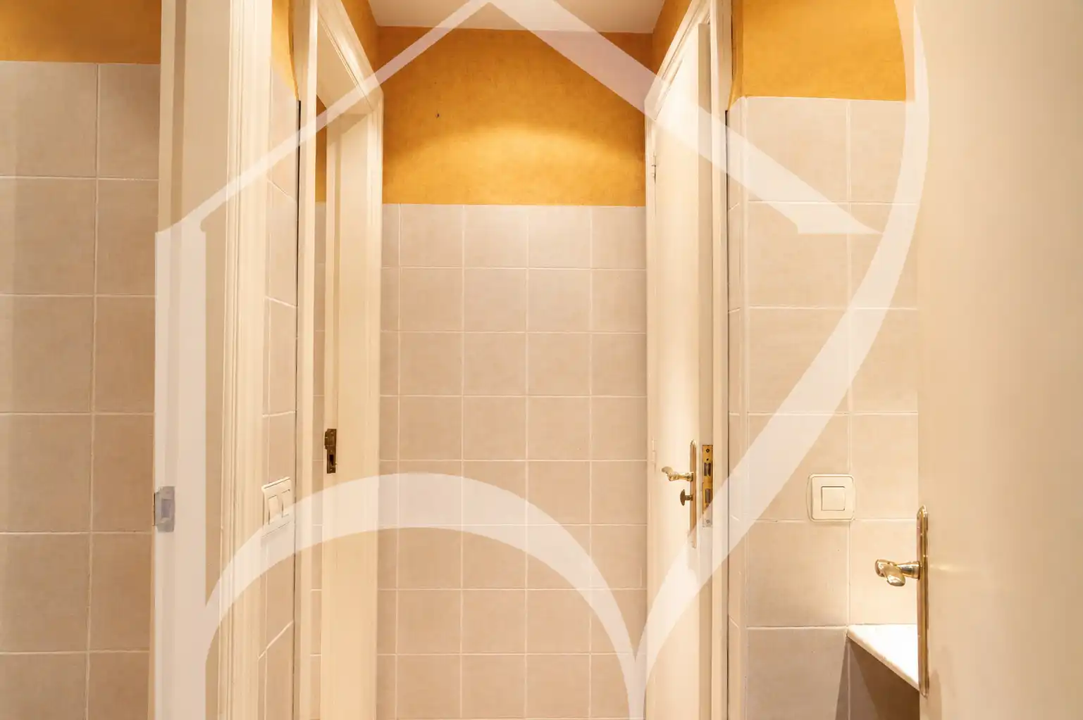 Badezimmer von Geschaftsraum zur Miete in Salamanca mit Klimaanlage, Heizung und Möbliert