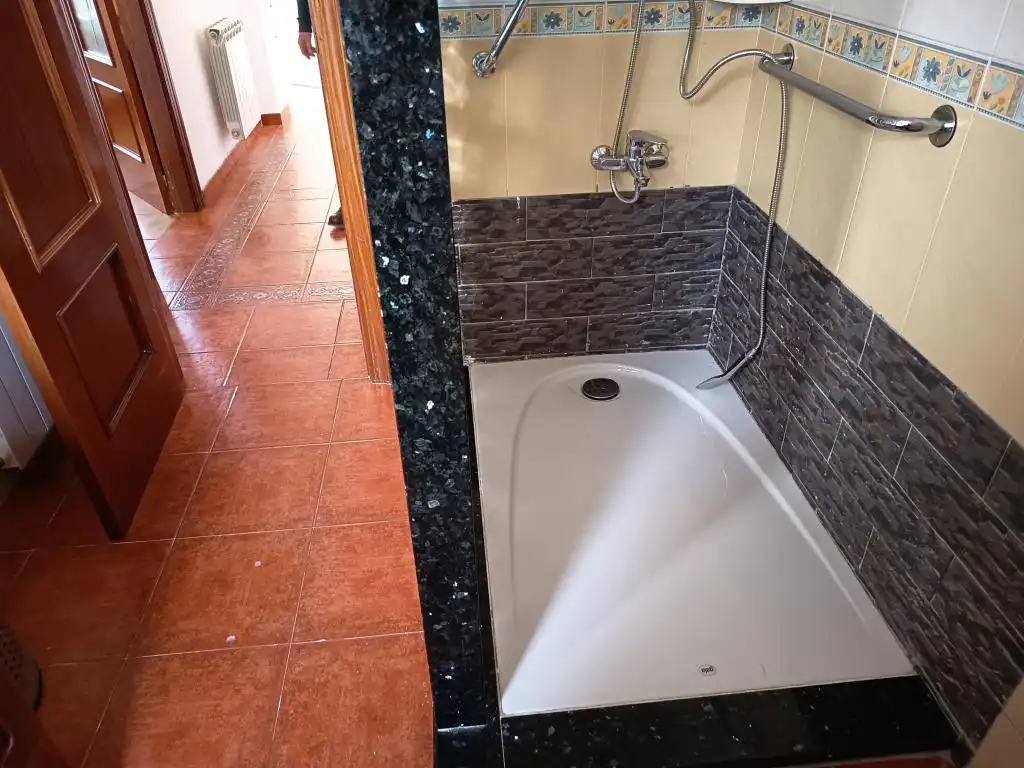 Baño de Casa o chalet en venta en Avilés con Amueblado