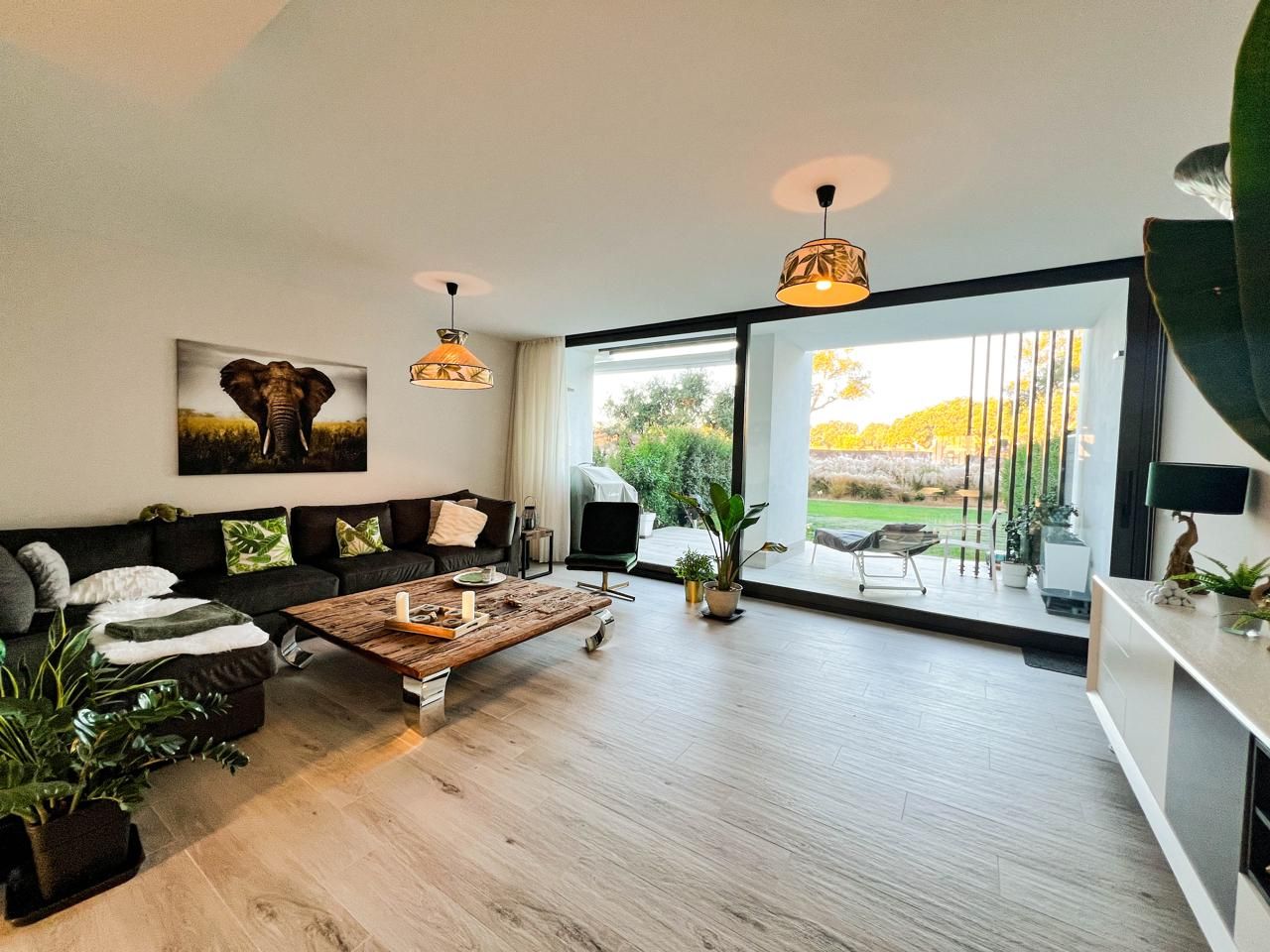 Sala d'estar de Casa o xalet en venda en Sotogrande amb Aire condicionat, Calefacció i Jardí privat