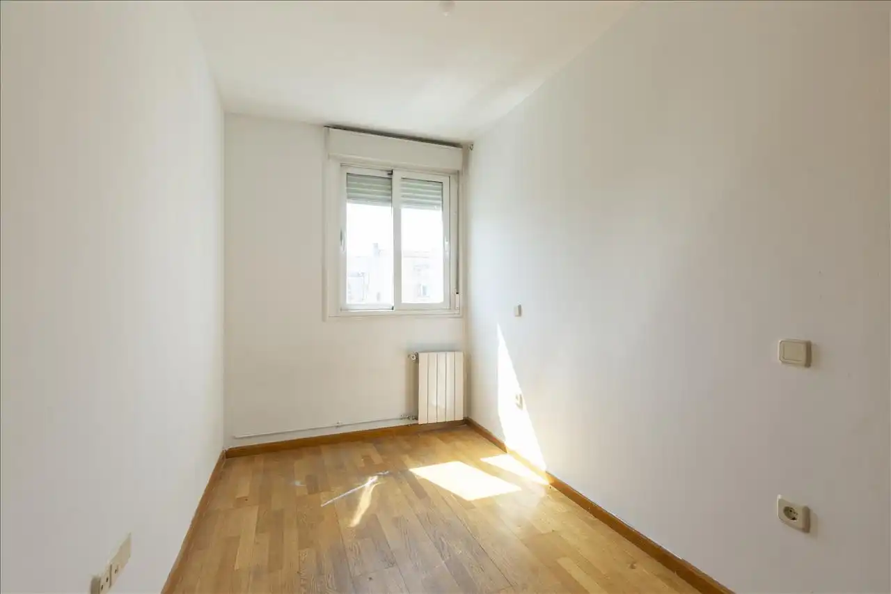 Bedroom of Flat for sale in Madrid