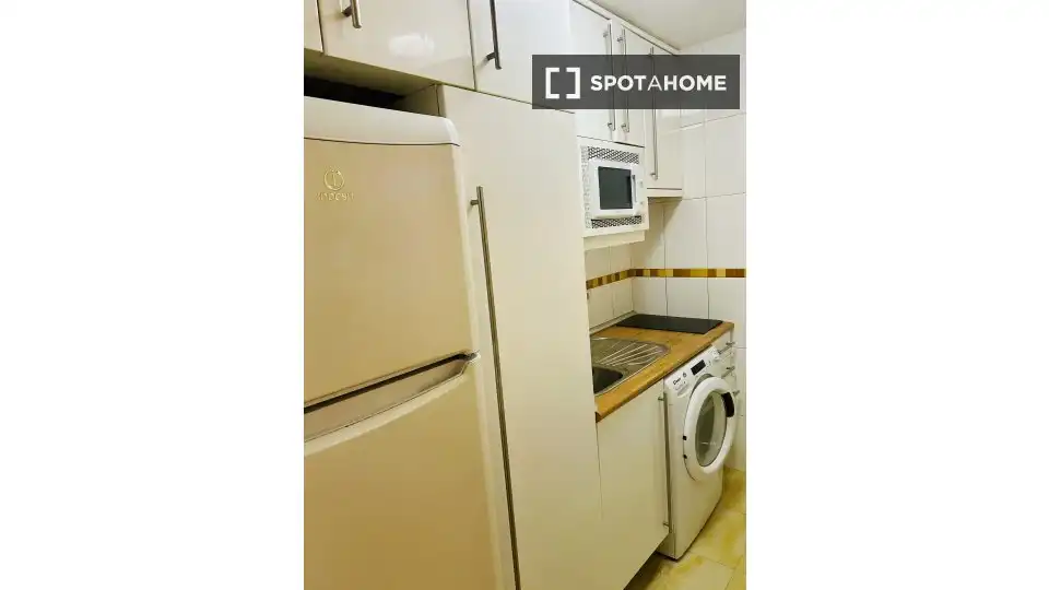Cocina de Piso de alquiler en Madrid con Aire acondicionado, Calefacción y Amueblado