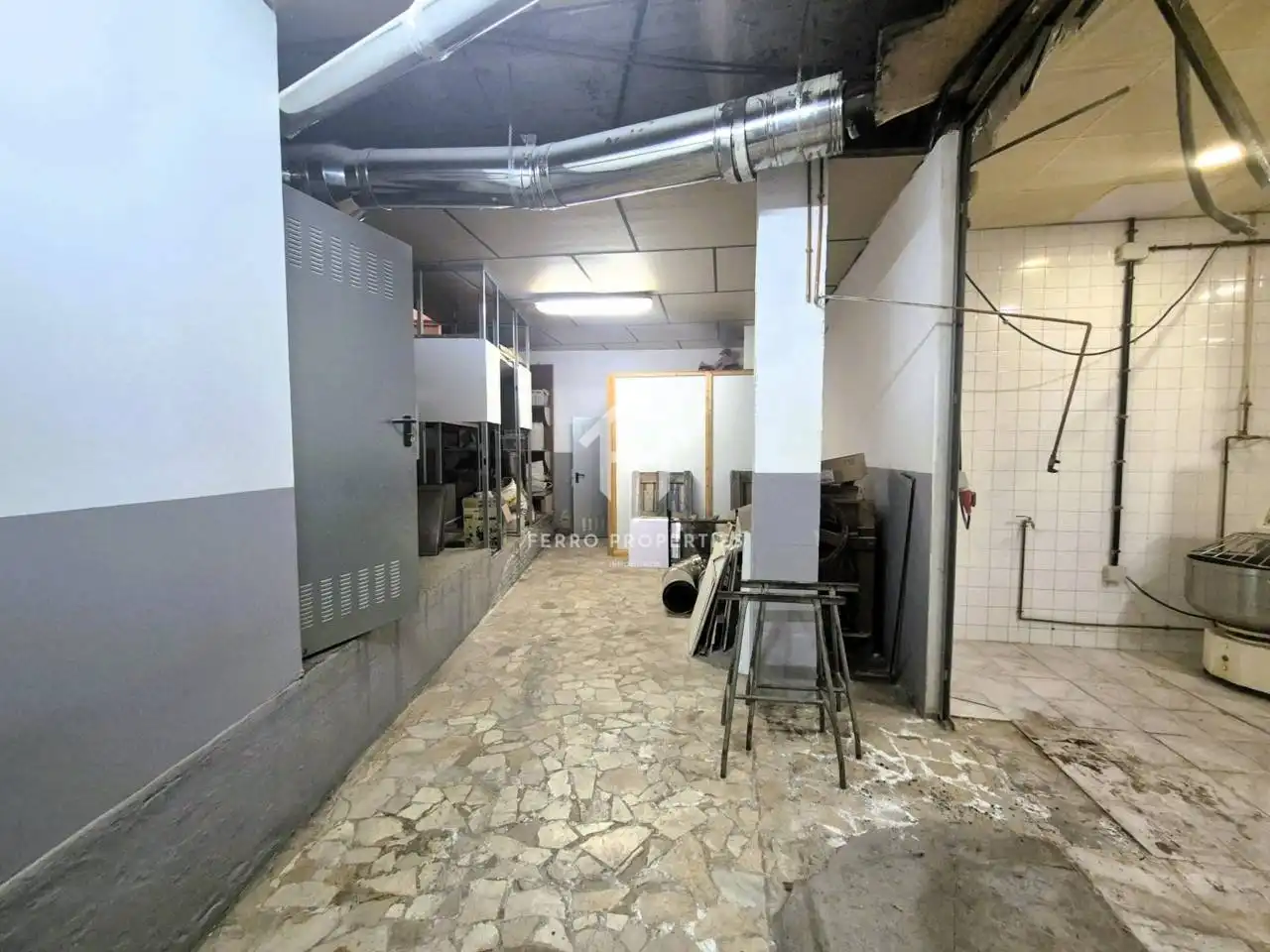 Local en venta en Loja con Aire acondicionado