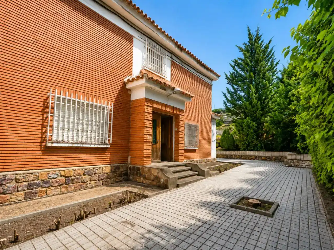 Exterior view of Houses for sale in Puertollano