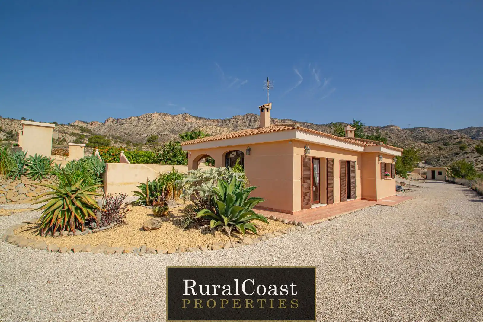 Vista exterior de Casa o xalet en venda en Jijona / Xixona amb Calefacció, Traster i Piscina