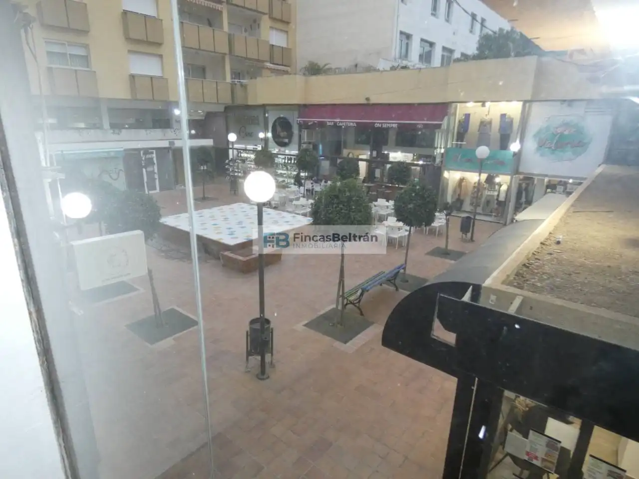 Locale commerciale in vendita a Calle ESCOLES CRISTIANES, imagen 2