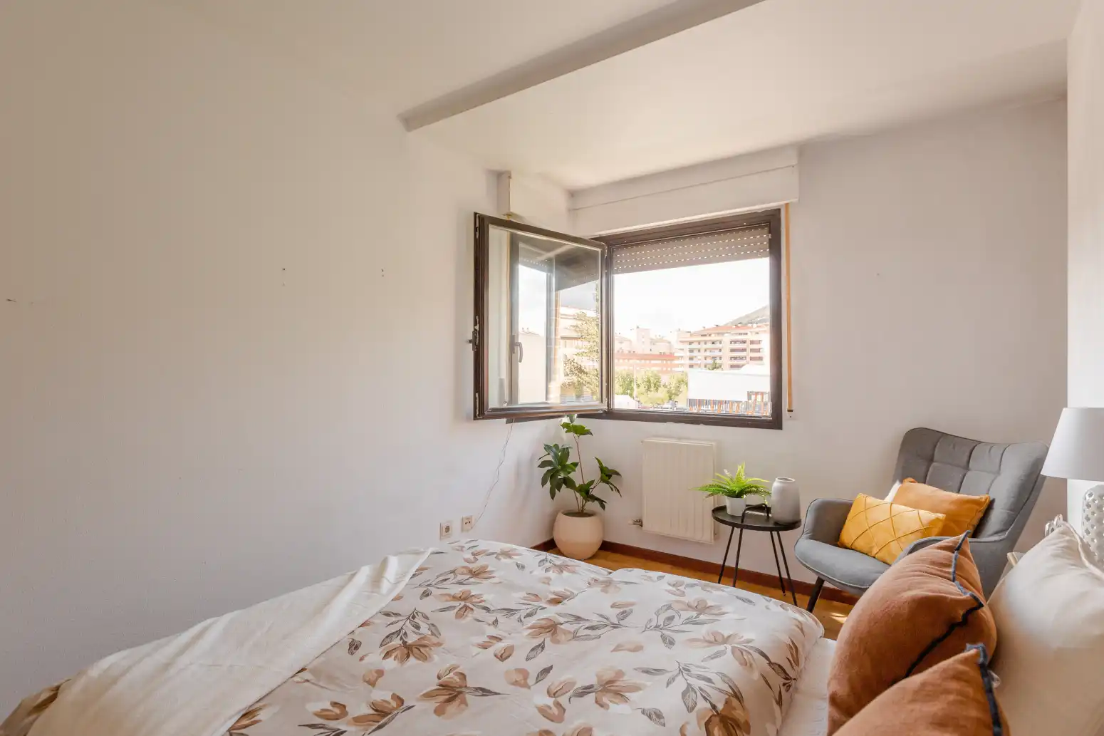 Habitación de Piso en venta en  Pamplona / Iruña con Calefacción, Parquet y Trastero