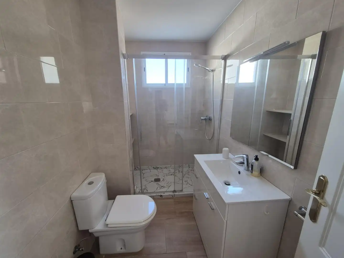 Bathroom of Attic for rent in Huelva